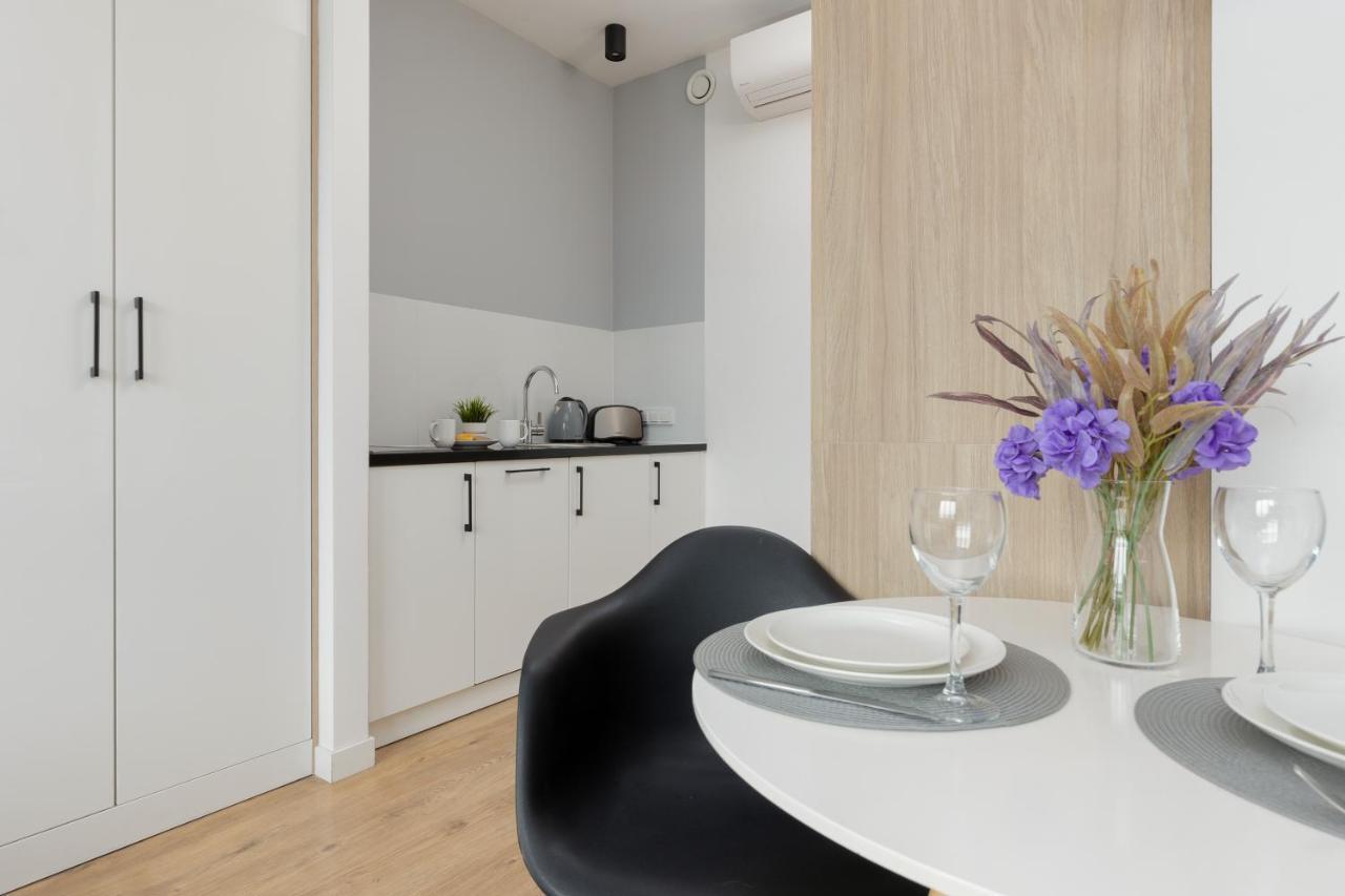Wola Pet-Friendly Apartments With Ac Slawinska By Noclegi Renters Warsaw Luaran gambar